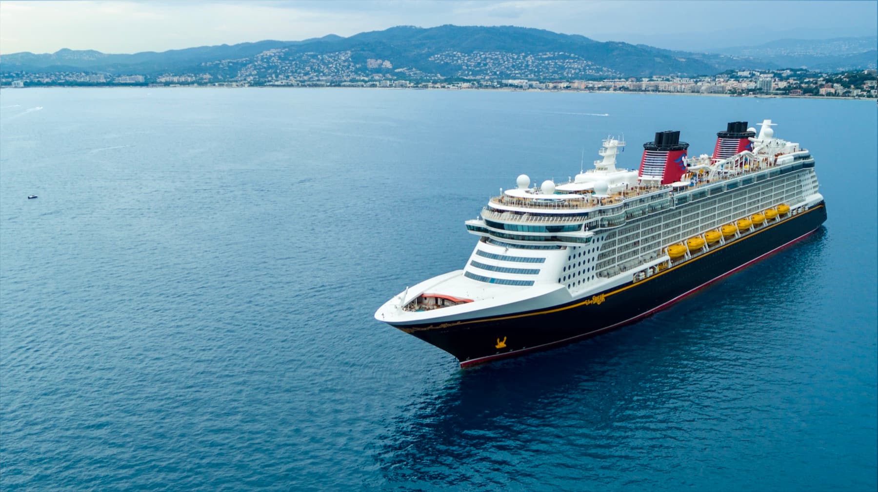 Disney Dream: verified real exterior ship image.